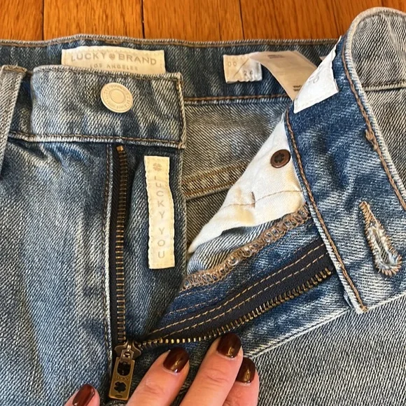 Distressed Lucky Brand Relaxed Taper Jeans with Ribbon Accent Size 24/00 VGC 🌺 - Picture 8 of 9